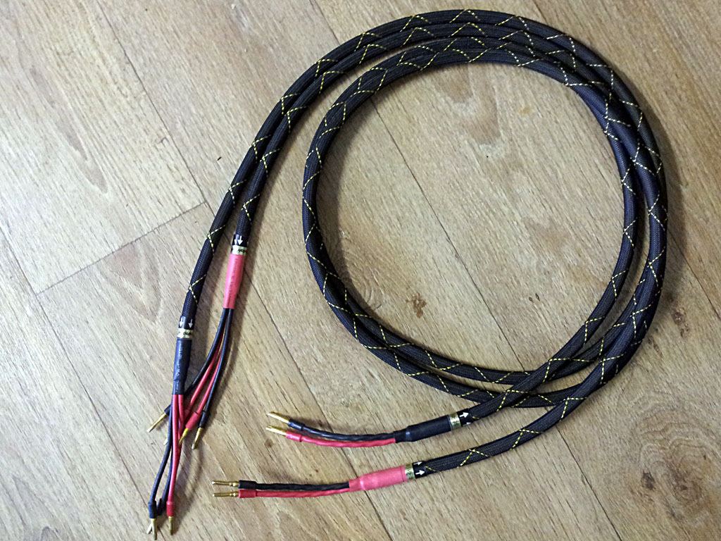 Coiled loudspeaker cable with terminated ends