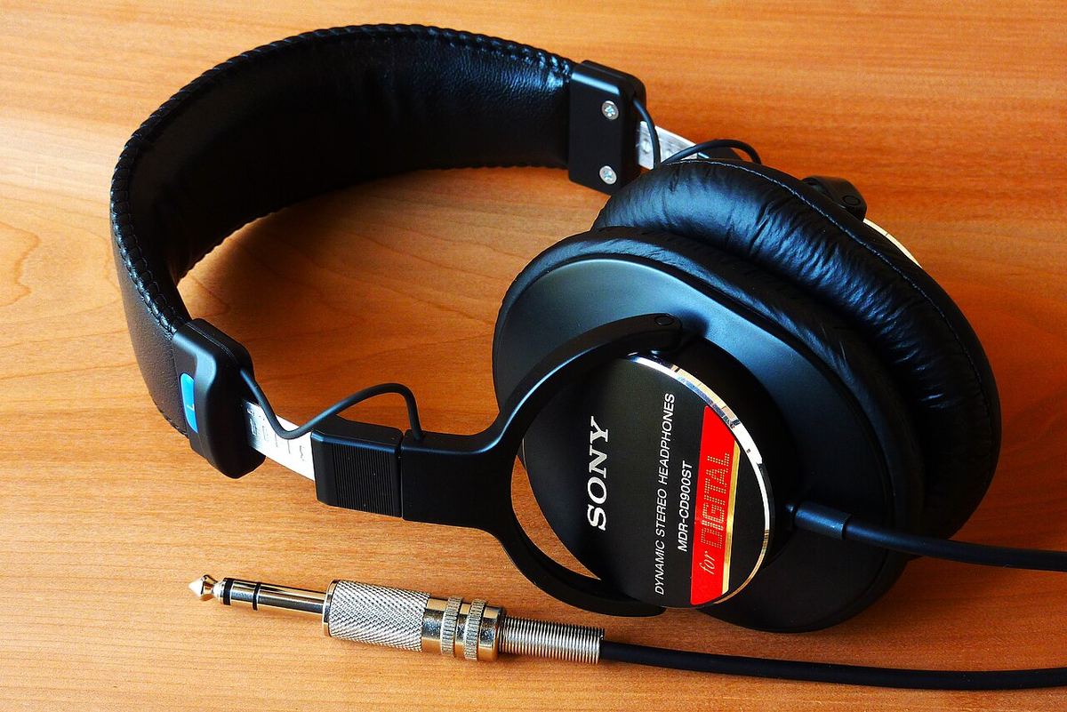 Sony MDR-CD900ST closed-back studio headphones