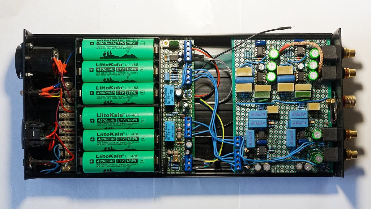 Interior of a DIY battery-powered phono preamplifier built in an aluminium case